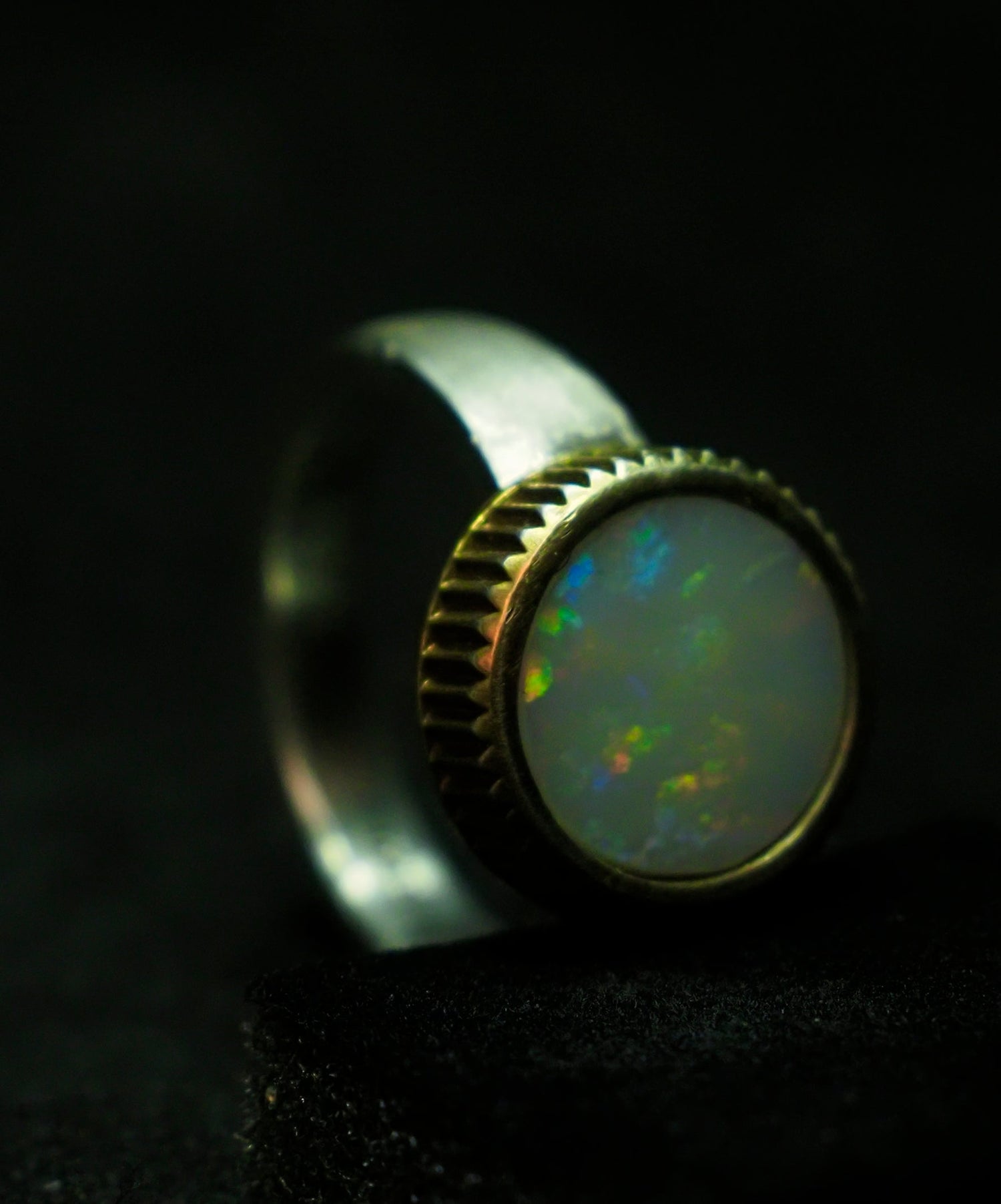 SIGNATURE BEZEL RING