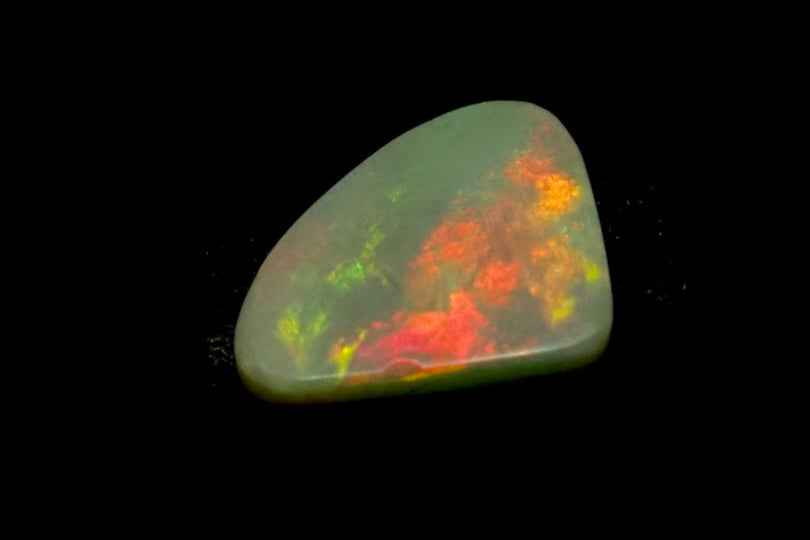 OPAL RAINBOW SHARKS FIN-LIGHNING RIDGE WHITE OPLAL -7.55ct-20x16.5(base)x4.5(top)x3.mm